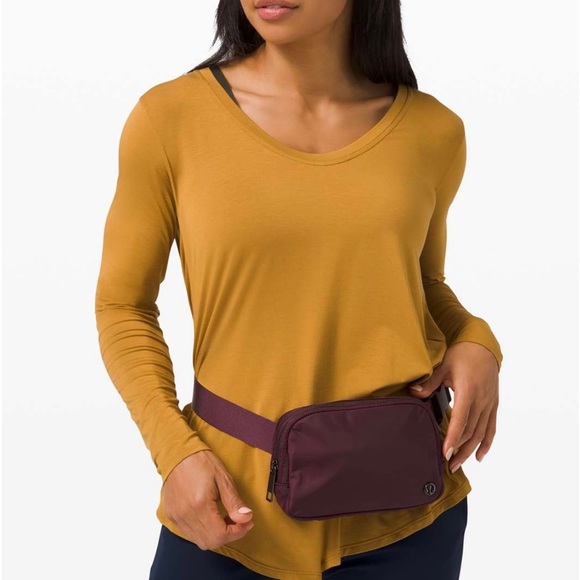 NWT Lululemon Everywhere Belt Bag Wine - Picture 9 of 9